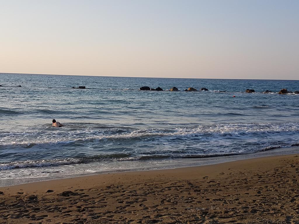 Aphrodite Beachfront Penthouse Apartment Ghaziveran Екстериор снимка