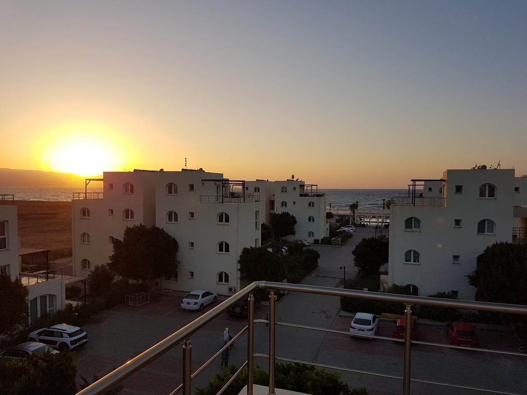 Aphrodite Beachfront Penthouse Apartment Ghaziveran Екстериор снимка