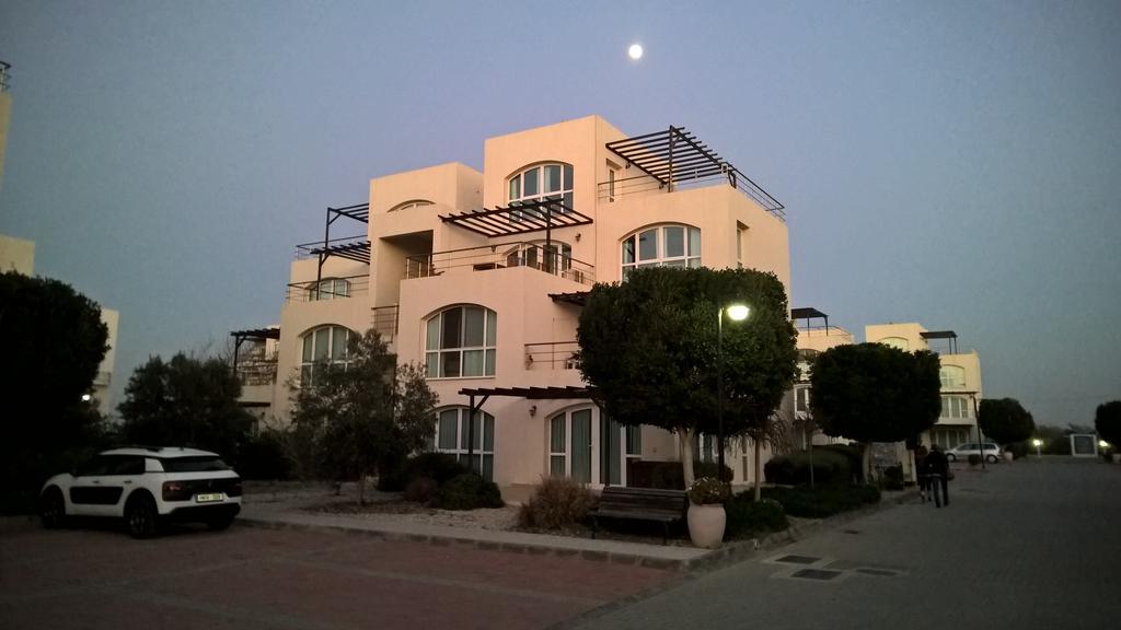 Aphrodite Beachfront Penthouse Apartment Ghaziveran Екстериор снимка
