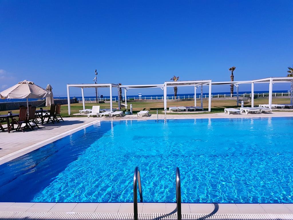 Aphrodite Beachfront Penthouse Apartment Ghaziveran Екстериор снимка